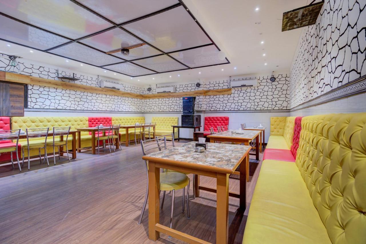 Oyo67979好莱坞公园酒店 Sasupāda 外观 照片